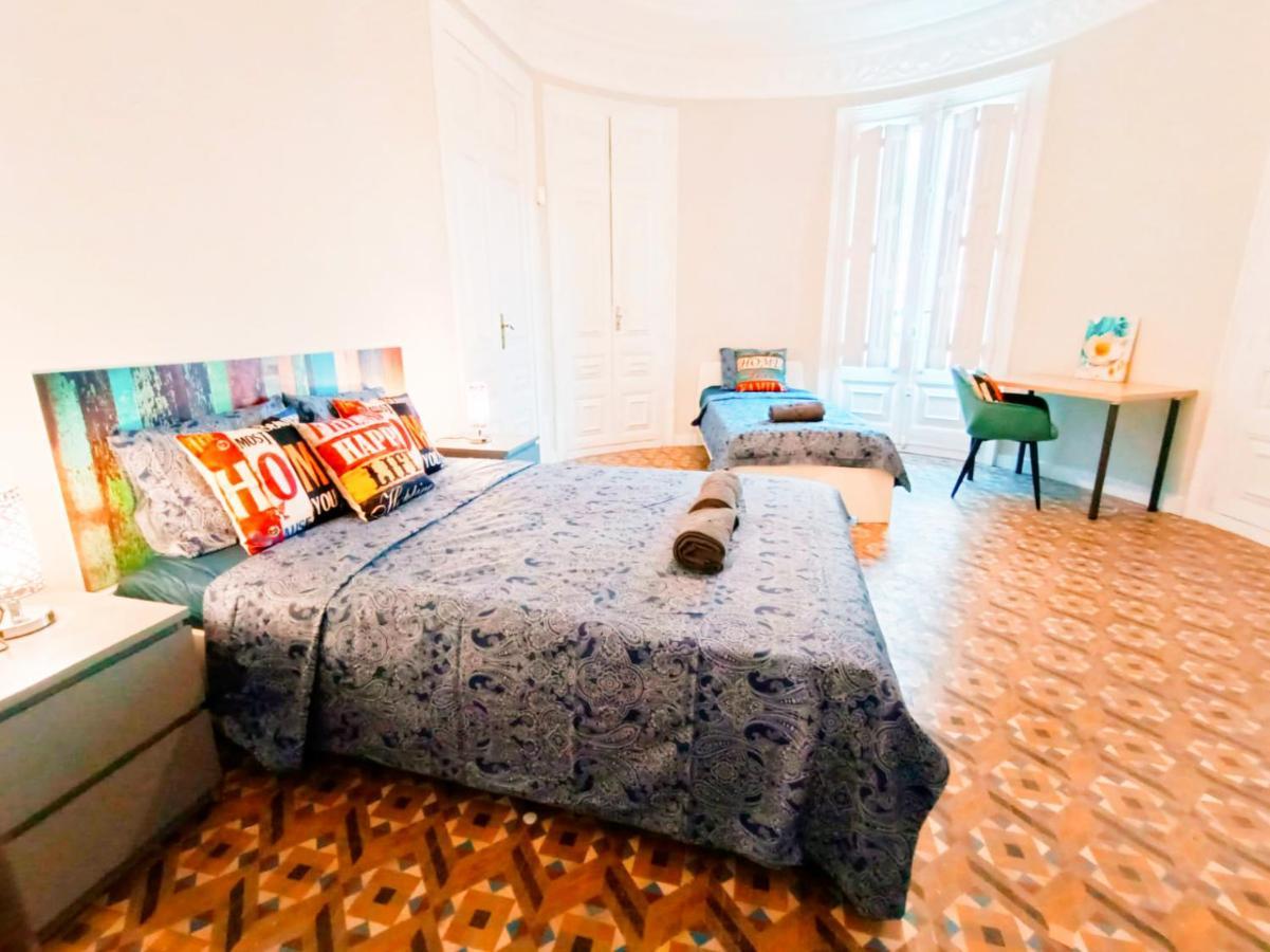 By Plaza Catalunya Rooms Barcelona Eksteriør billede